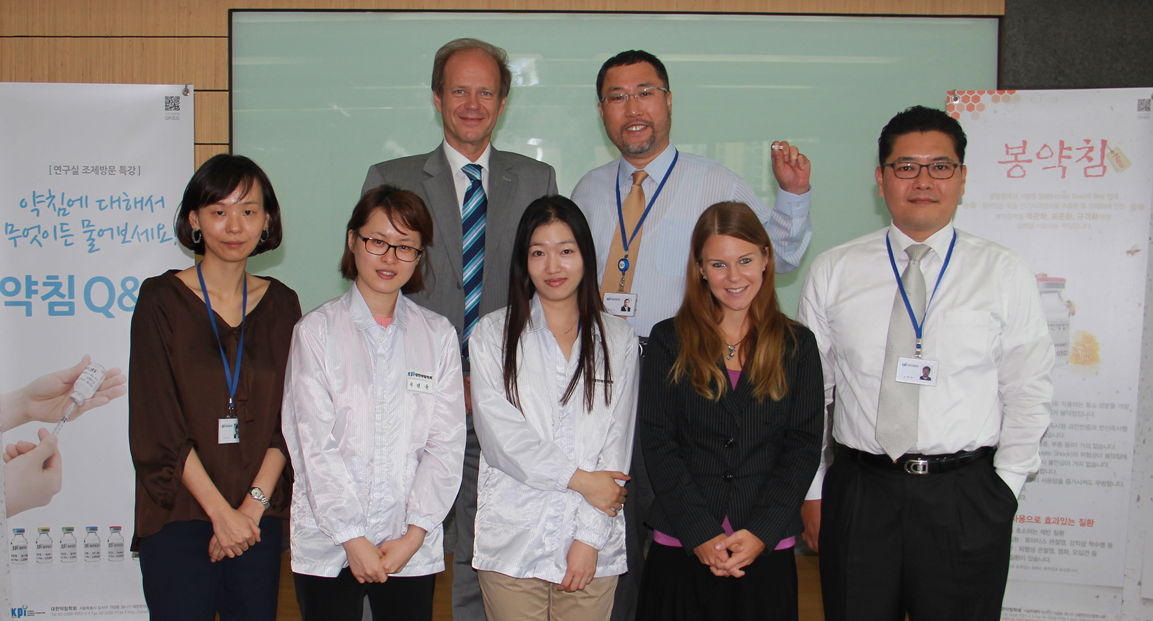 Warm welcome from the Korean Pharmacopuncture Institute (KPI) for the Austrian authors of this article on Sept. 14, 2012.