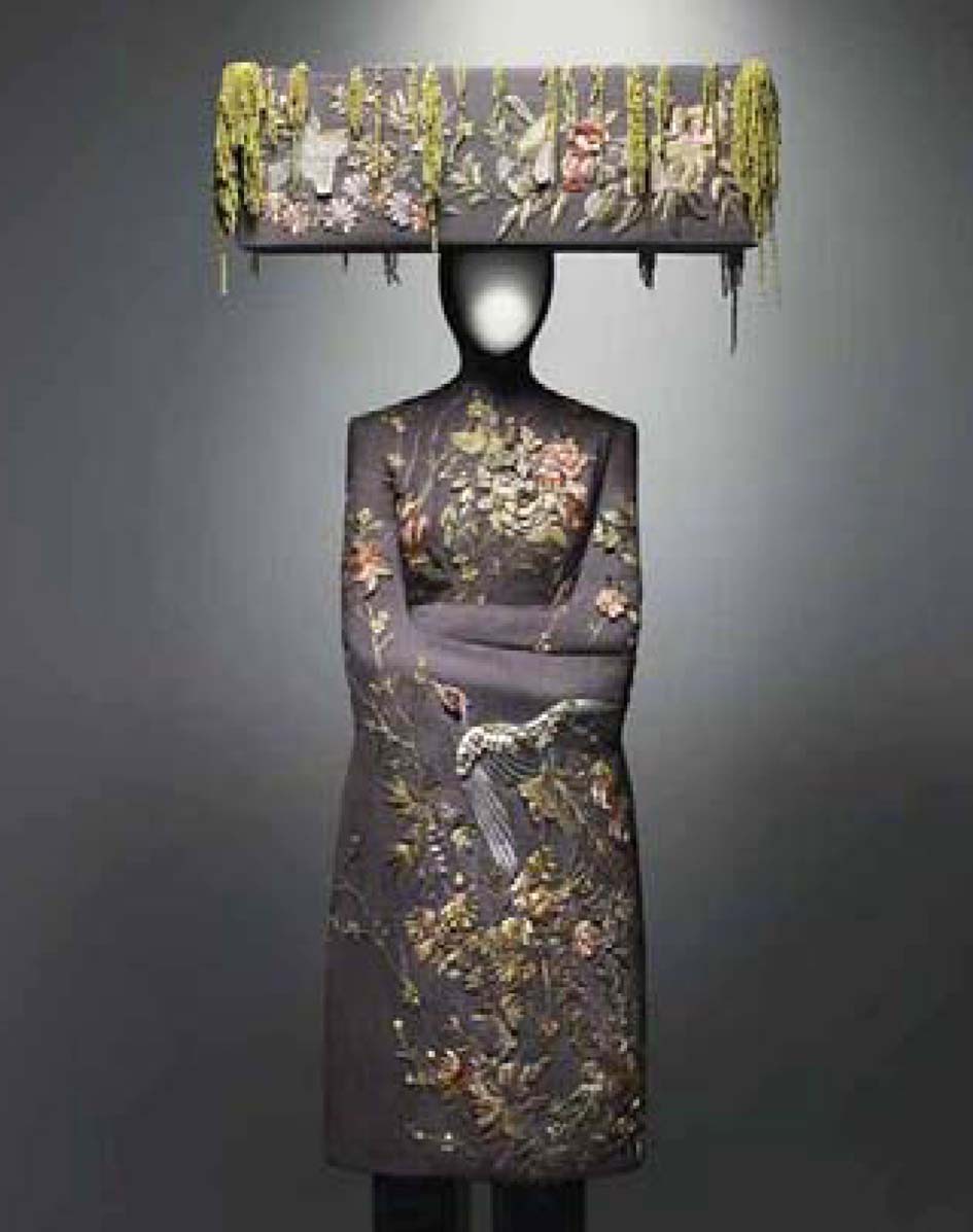 Embroidered texture of ensemble, Alexander McQeen, 2001 S/S. blog.metmuseum. org.