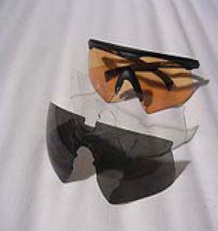 Sunglasses with
interchangeable leses.en.wikipedia.org