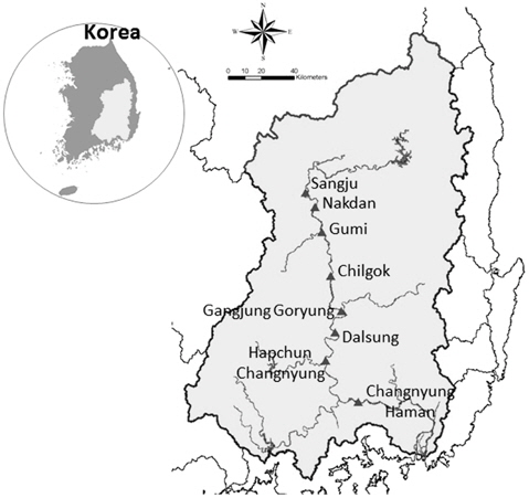 Location of the Nakdong river and the weirs (▲).
