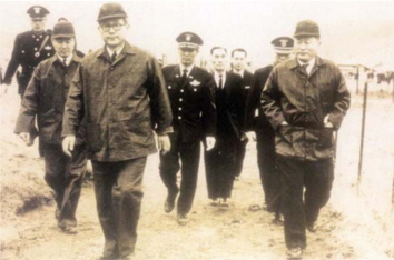 Prime Minister Jang, Myeon(in the lead) in country-constructioncorps uniform. http://db0353.blog.me/10092972697.