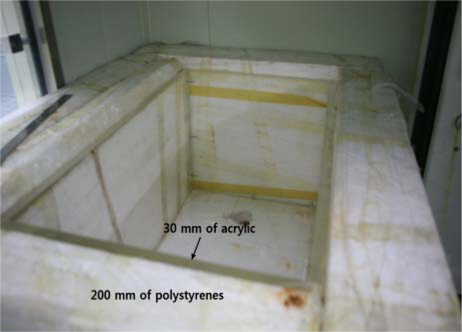 Miniatured tank with four polystyrenes of 200 mm thick