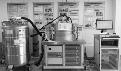 Guarded hot plate method apparatus used in experiments