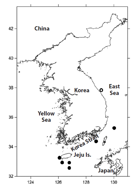 Map showing the locations of sampling sites of Brama dussumieri collected by purse seine (●) and by set net (○).