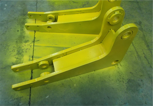 Image of magnetic arm unit composed of 2 side plates and 1 rib plate used to connect the hydraulic cylinders