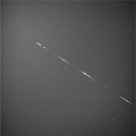 OWL-Net observation image of ASTRO-H detected at 17:56:37.61 UTC on April 7, 2016. The trajectory of ASTRO-H made streak-lets (dashed line) with the chopper system.