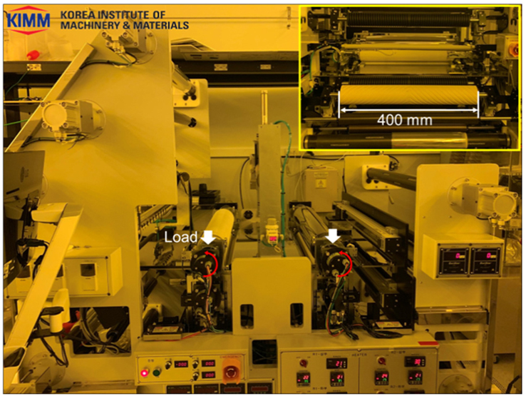 Roll-to-roll system for the continuous dry transfer process of two-dimensional material.